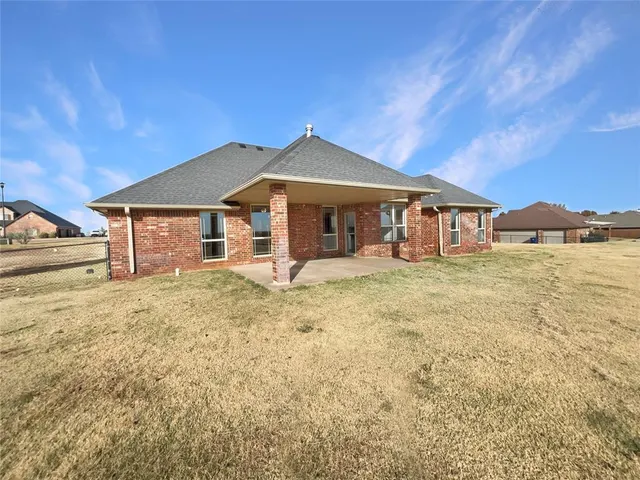 Photo 5 — 1306 Songbird Lane, Blanchard, OK 73010
