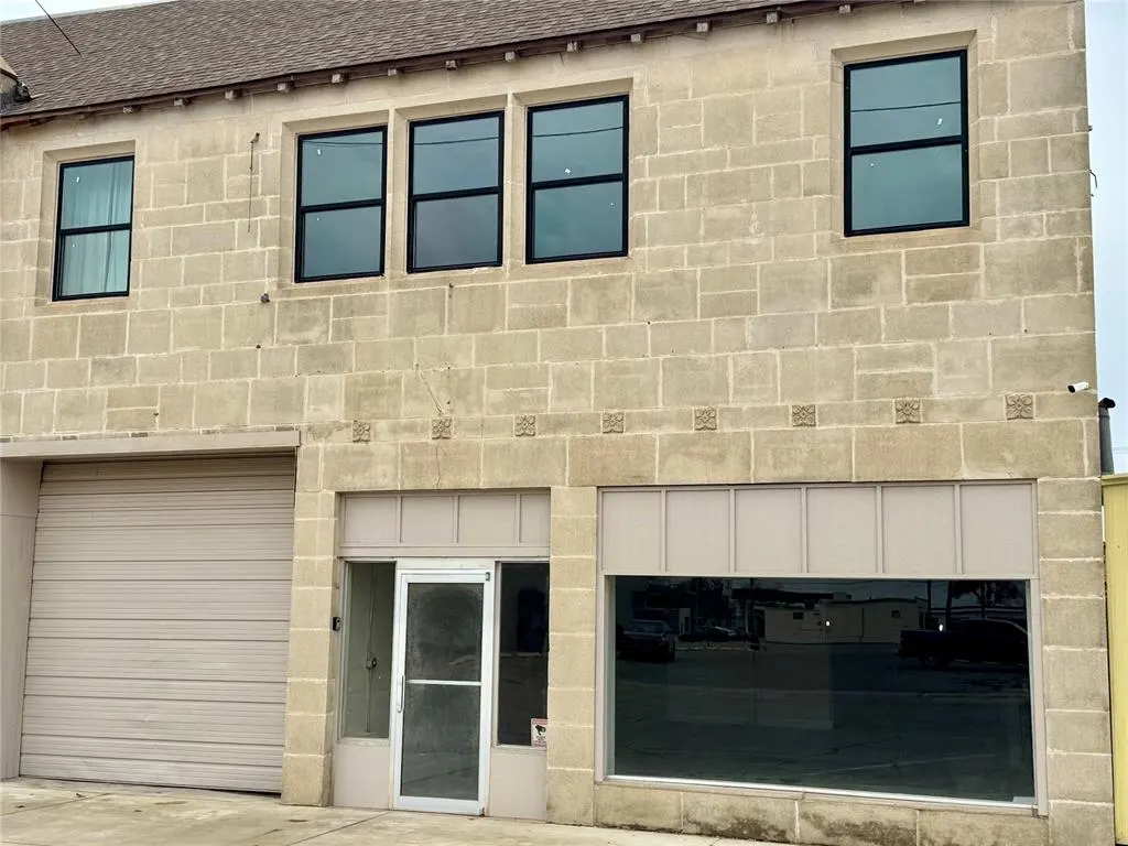 Front exterior — 611 W Chickasha Avenue, Chickasha, OK 73018