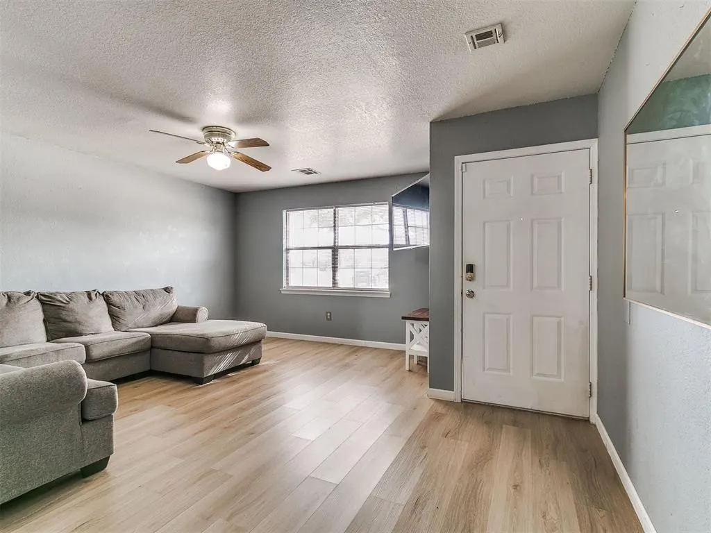 Photo 2 — 312 Traditional Way Ct, Shawnee, OK 74804