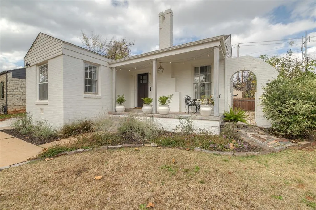 Photo 2 — 1125 Woodlawn Place, Oklahoma City, OK 73118