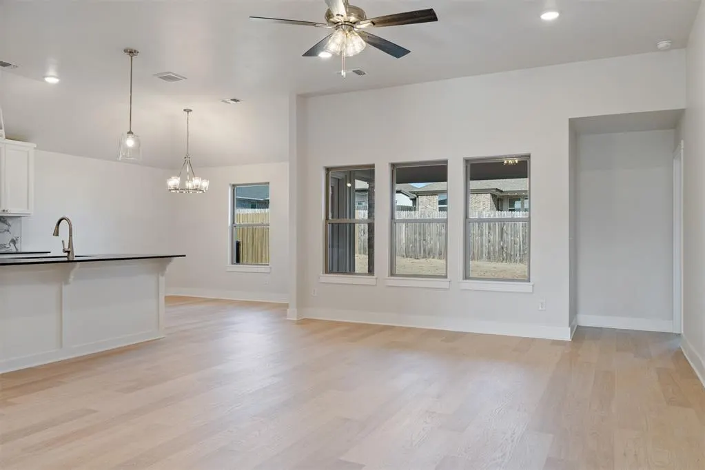 Photo 5 — 280 Woodrock Street, Harrah, OK 73045
