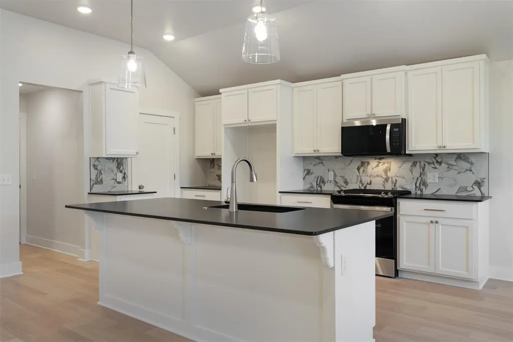 Photo 13 — 280 Woodrock Street, Harrah, OK 73045