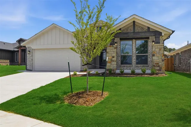 Photo 2 — 280 Woodrock Street, Harrah, OK 73045