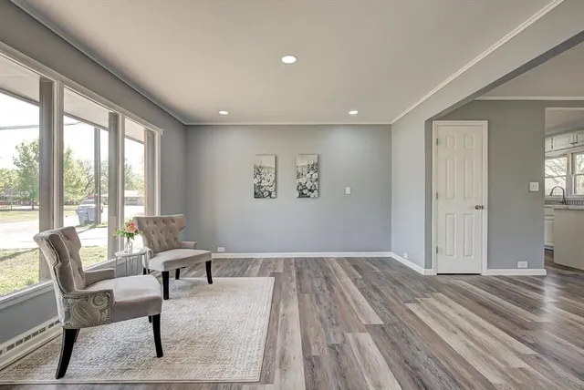 Photo 2 — 2906 W Broadway Avenue, Enid, OK 73703