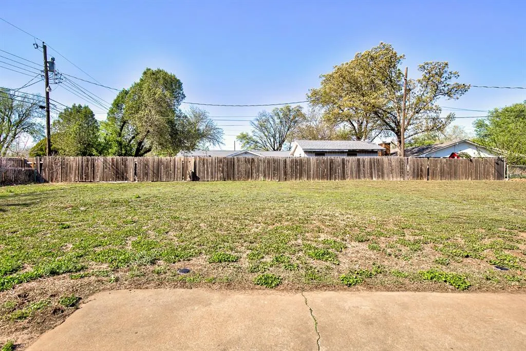 Photo 25 — 2906 W Broadway Avenue, Enid, OK 73703