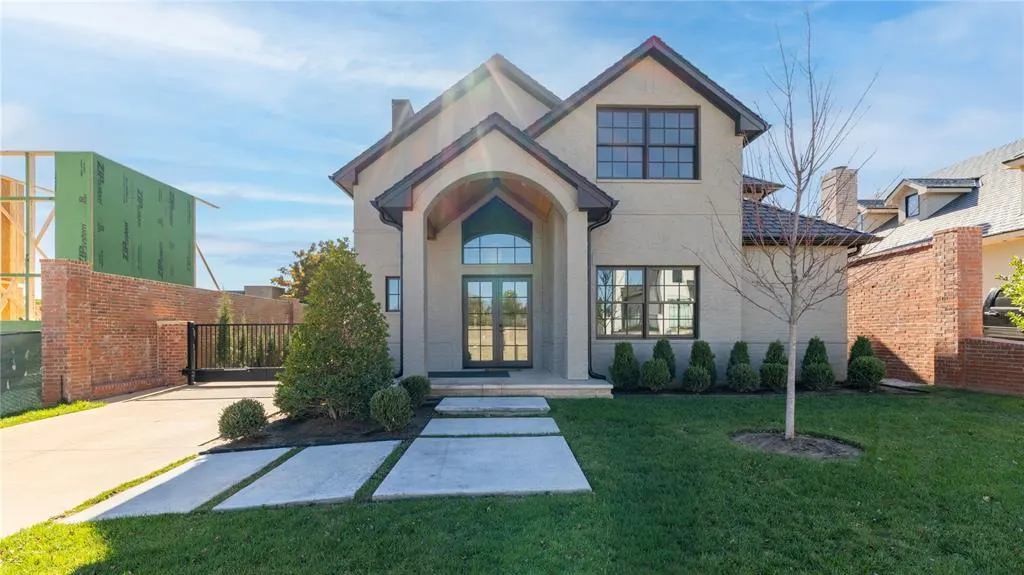 Front exterior — 1108 Cumberland Court, Nichols Hills, OK 73116
