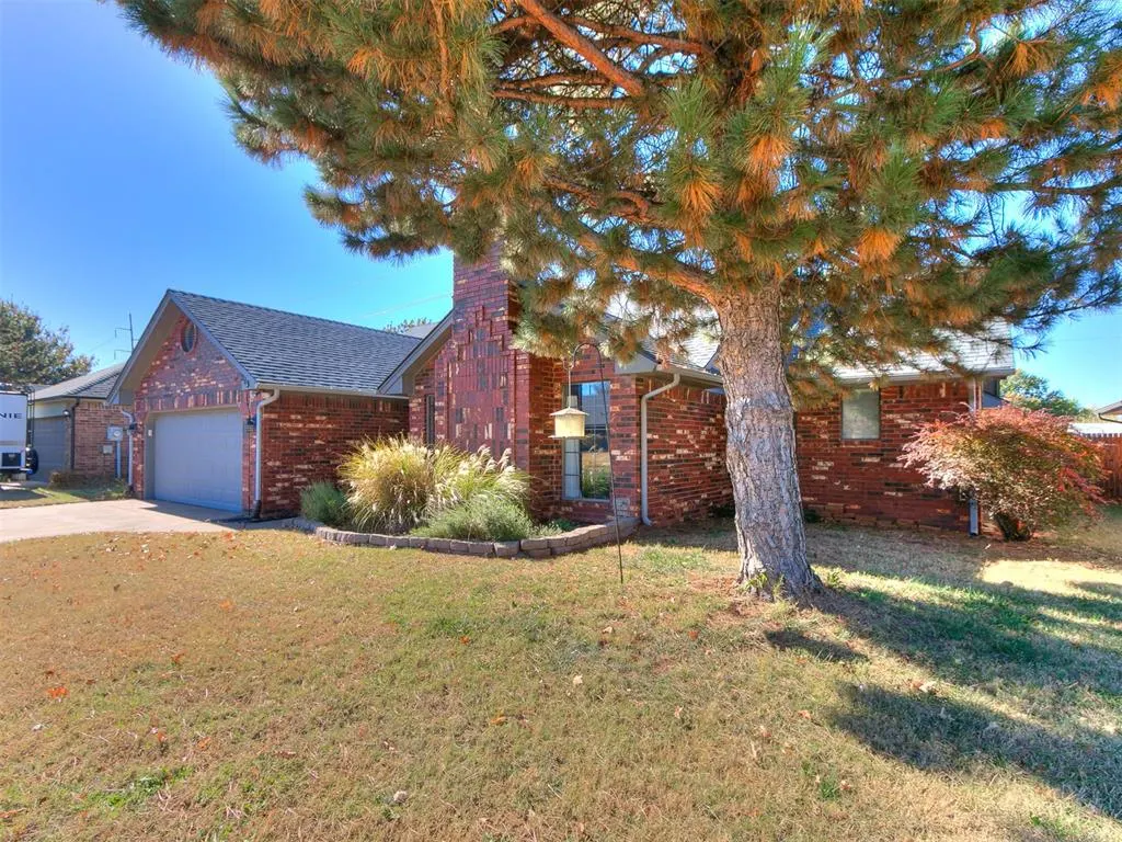 Photo 2 — 213 N Rockypoint Drive, Edmond, OK 73003