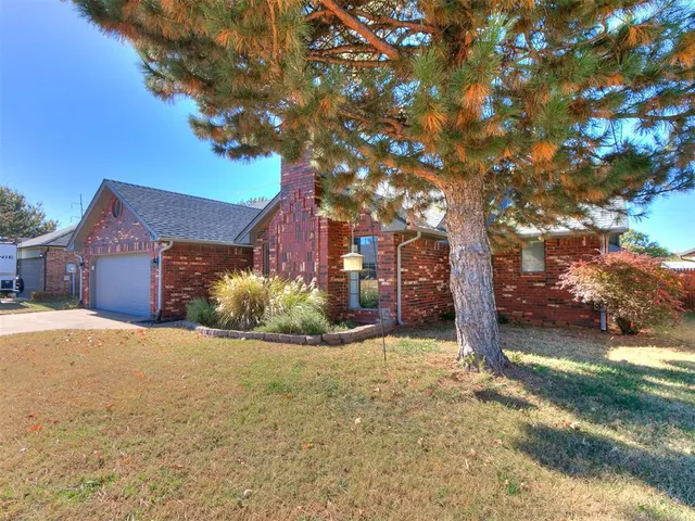 Photo 2 — 213 N Rockypoint Drive, Edmond, OK 73003