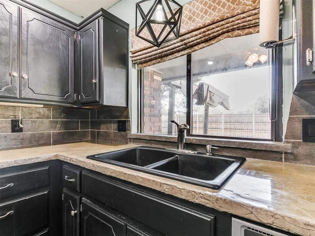 Photo 15 — 213 N Rockypoint Drive, Edmond, OK 73003