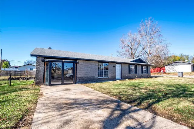 Photo 2 — 410 N Flanagan Avenue, Stroud, OK 74079