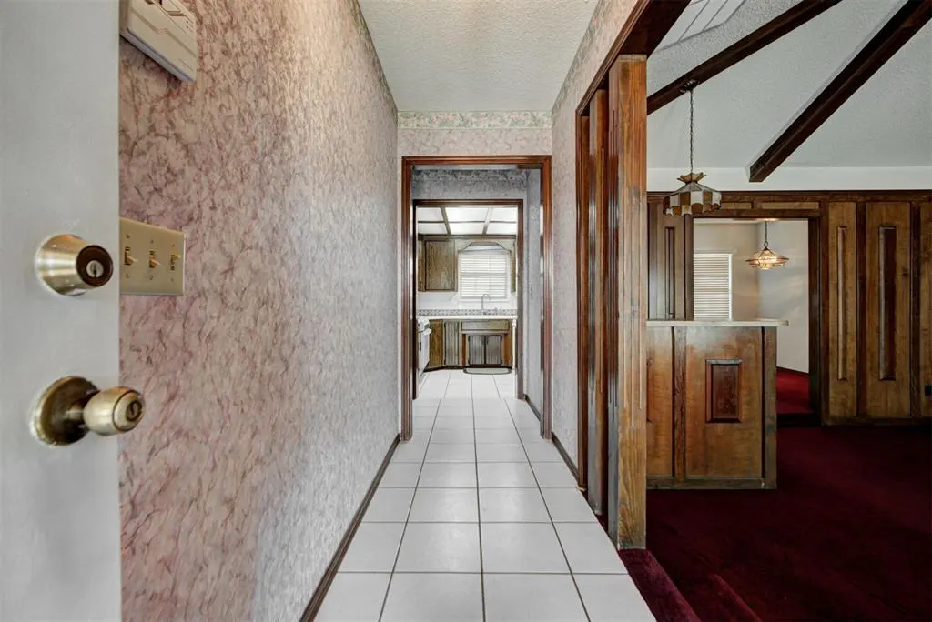 Photo 8 — 1301 NW 9th Street, Moore, OK 73170
