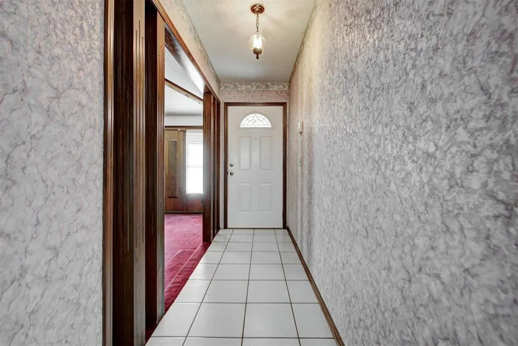 Photo 9 — 1301 NW 9th Street, Moore, OK 73170