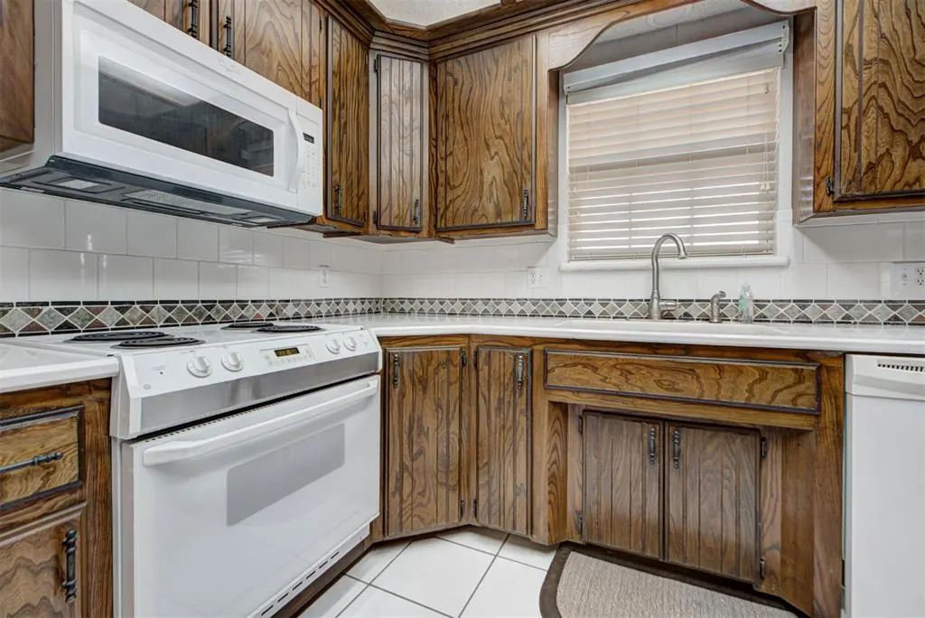Photo 23 — 1301 NW 9th Street, Moore, OK 73170