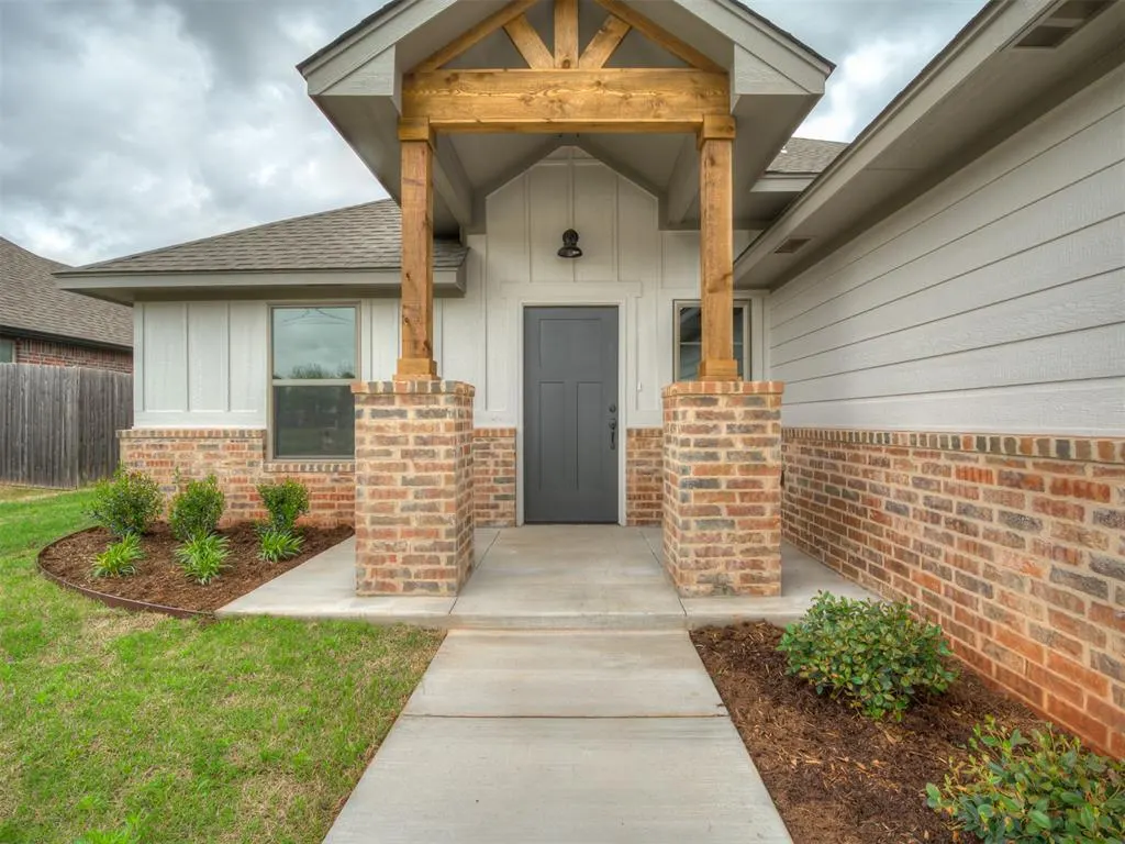 Front exterior — 4516 Hambletonian Lane, Mustang, OK 73064