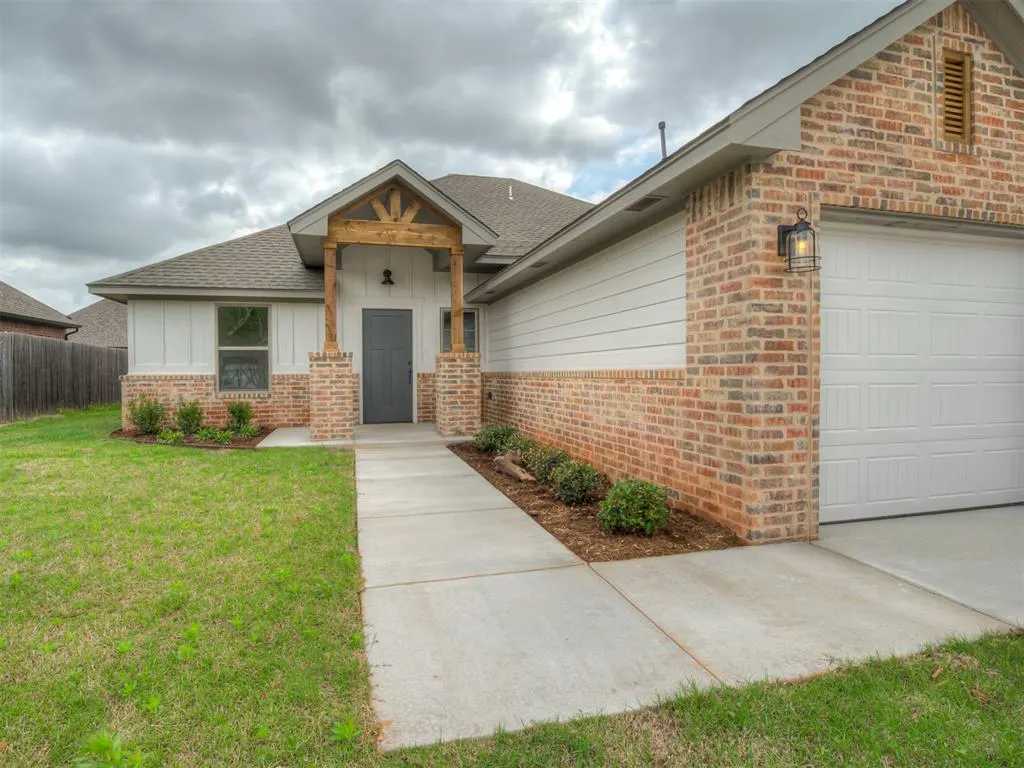 Photo 2 — 4516 Hambletonian Lane, Mustang, OK 73064