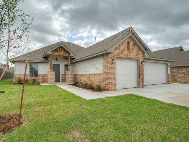 Photo 3 — 4516 Hambletonian Lane, Mustang, OK 73064