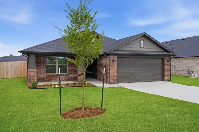 Photo 2 — 2498 Heather Road, Blanchard, OK 73010
