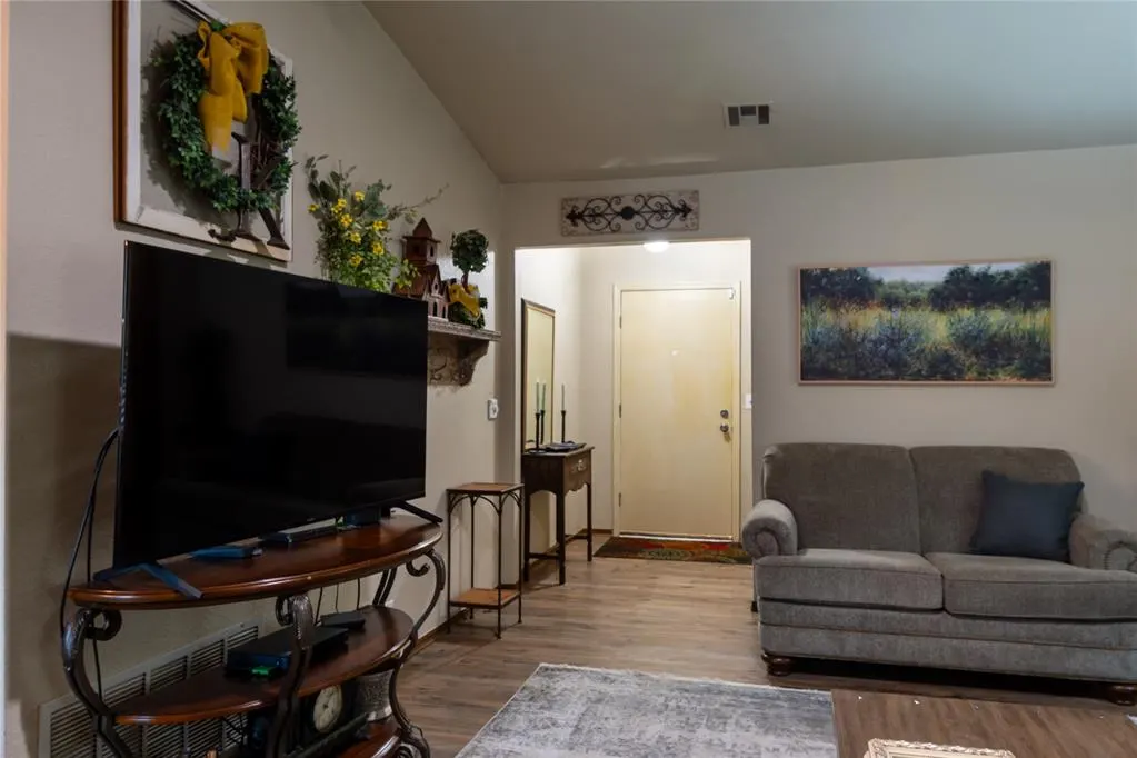 Photo 9 — 424 N Cherryvale Road, Edmond, OK 73003