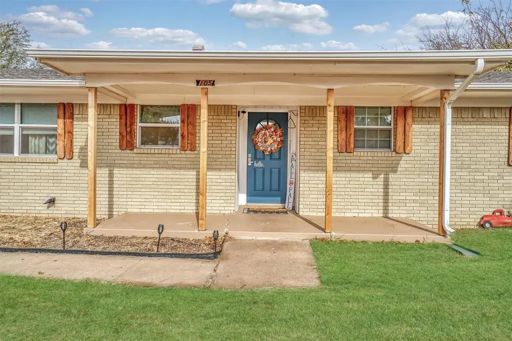 Photo 3 — 105 W 12th Street, Snyder, OK 73566