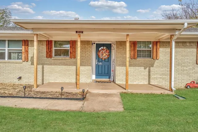 Photo 3 — 105 W 12th Street, Snyder, OK 73566