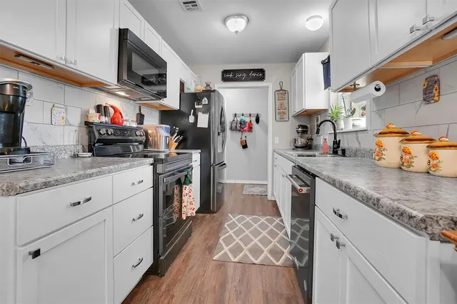 Photo 7 — 105 W 12th Street, Snyder, OK 73566