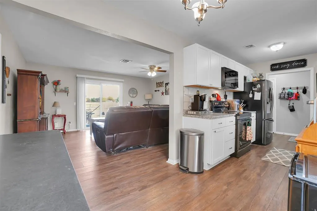 Photo 12 — 105 W 12th Street, Snyder, OK 73566