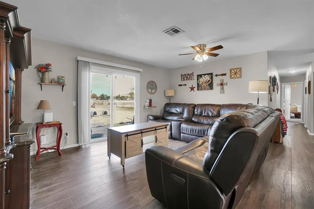 Photo 13 — 105 W 12th Street, Snyder, OK 73566