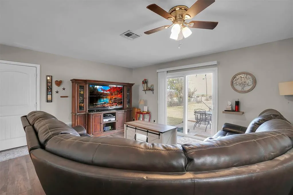 Photo 15 — 105 W 12th Street, Snyder, OK 73566