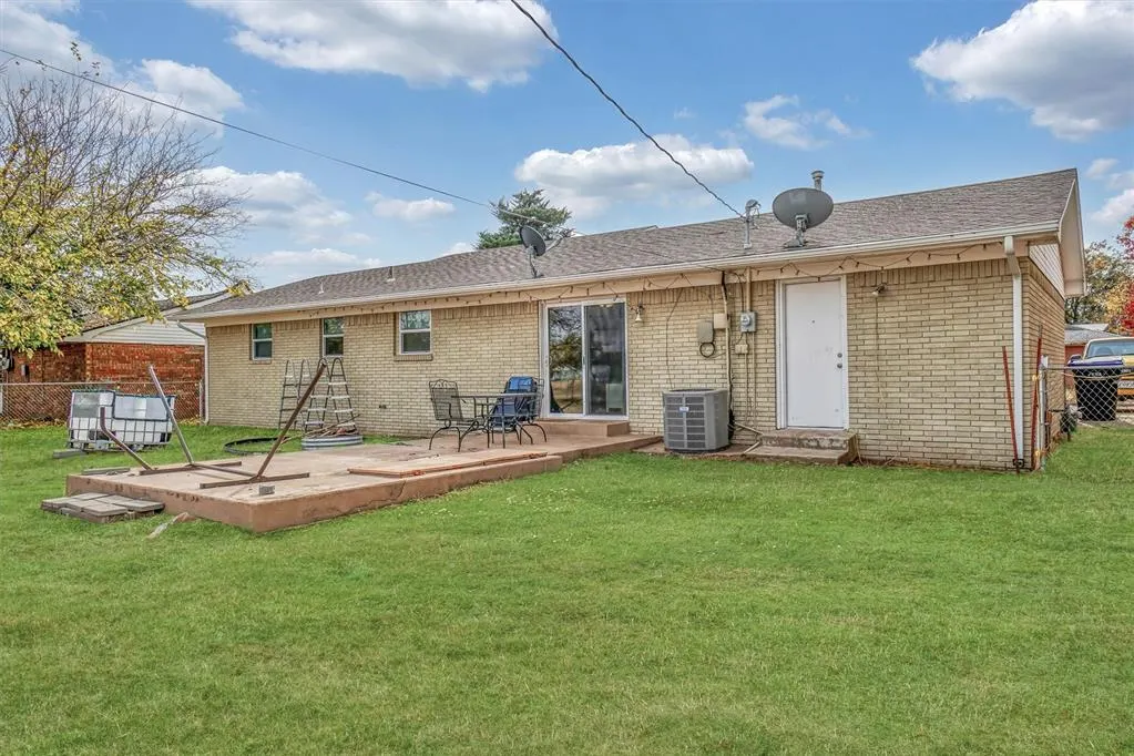 Photo 28 — 105 W 12th Street, Snyder, OK 73566