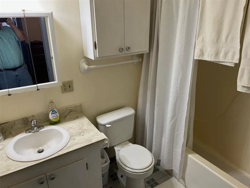 Photo 7 — 210 Hoover Circle, Elk City, OK 73644