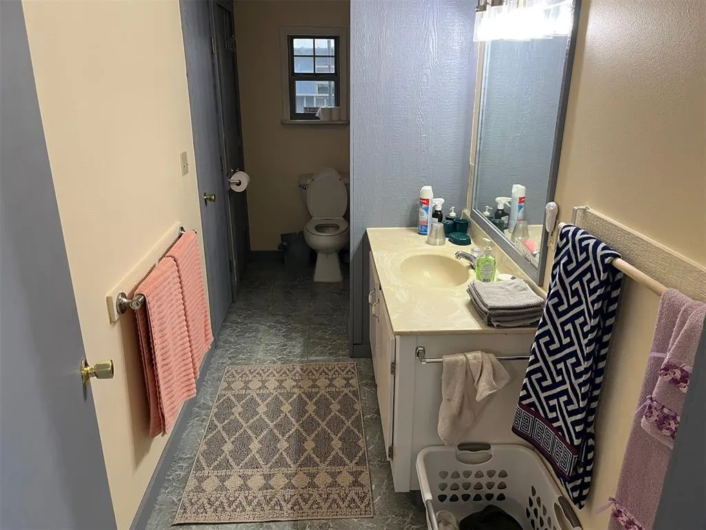 Photo 8 — 210 Hoover Circle, Elk City, OK 73644