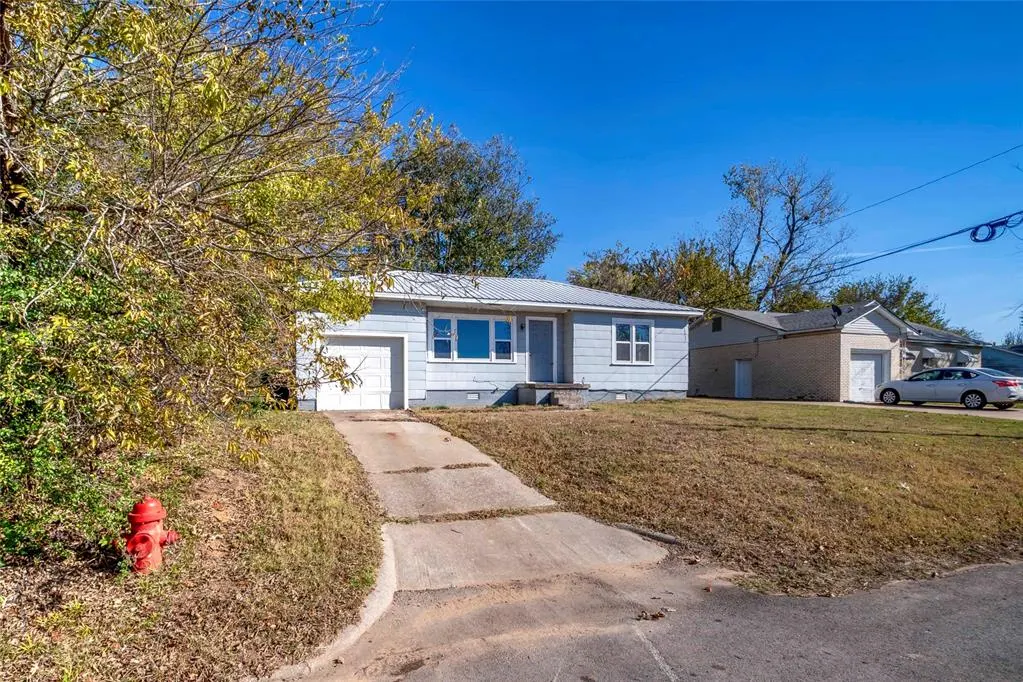 Photo 2 — 523 N Ford Avenue, Stroud, OK 74079