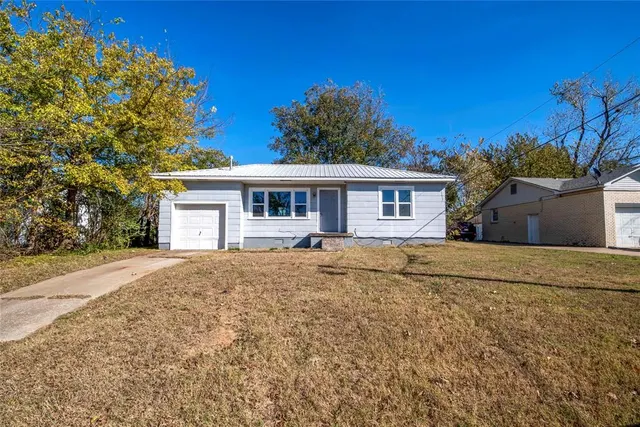Photo 3 — 523 N Ford Avenue, Stroud, OK 74079