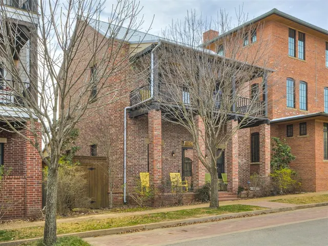 Photo 2 — 34 Park Street, Carlton Landing, OK 74432