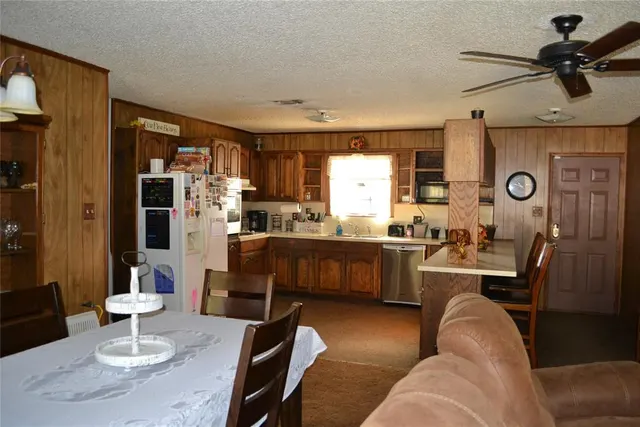 Photo 4 — 386 Barnett Lane, Calera, OK 74730