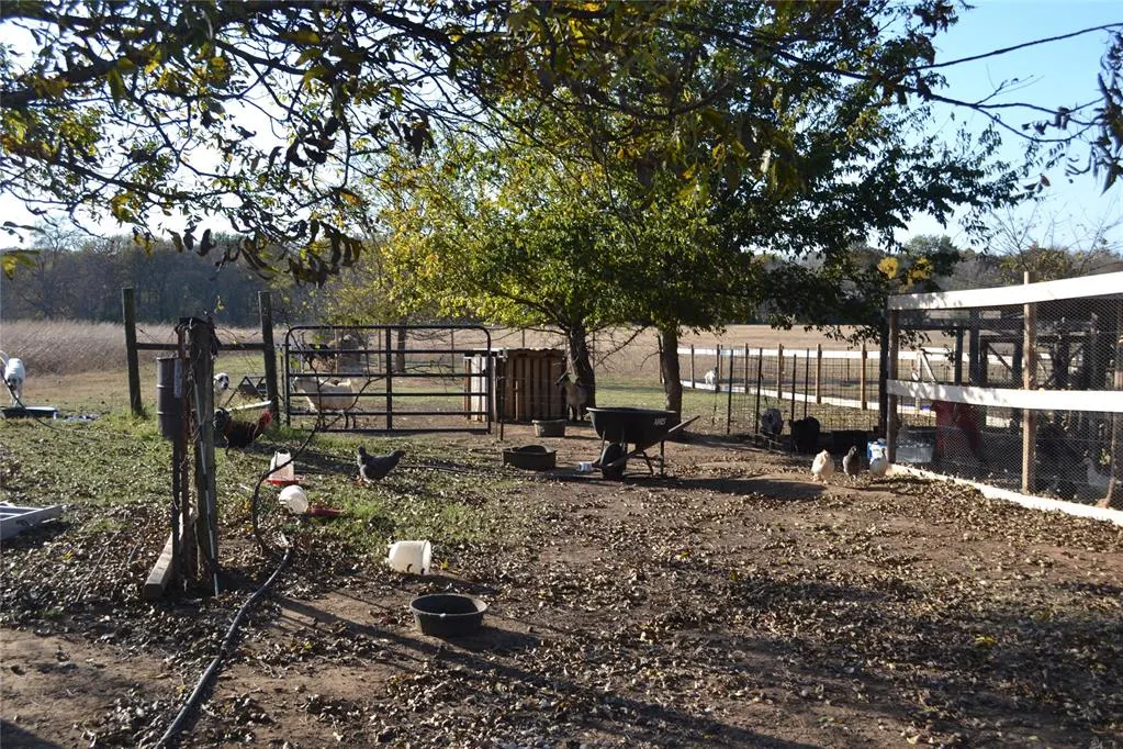 Photo 14 — 386 Barnett Lane, Calera, OK 74730