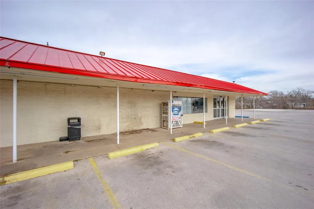 Photo 2 — 1012 6th Street, Maysville, OK 73057
