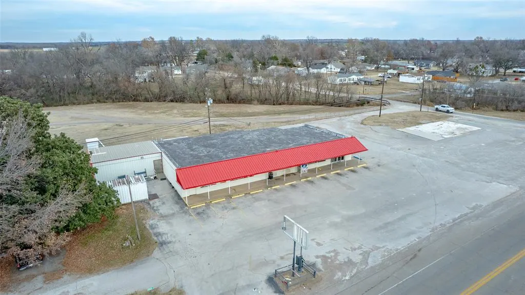 Photo 4 — 1012 6th Street, Maysville, OK 73057