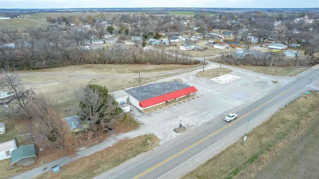 Photo 5 — 1012 6th Street, Maysville, OK 73057