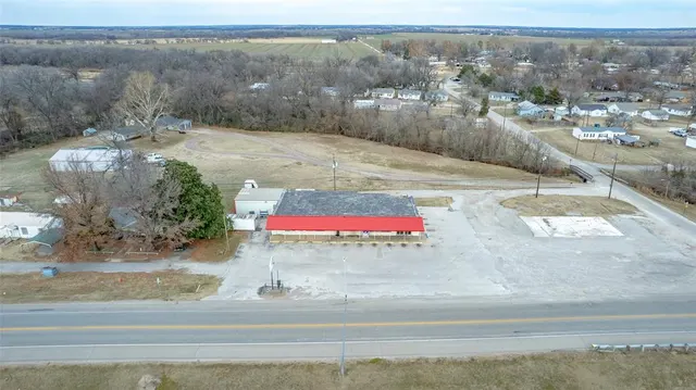 Photo 6 — 1012 6th Street, Maysville, OK 73057