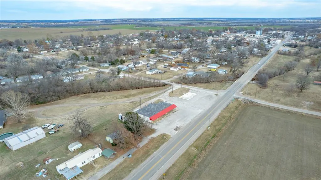 Photo 7 — 1012 6th Street, Maysville, OK 73057