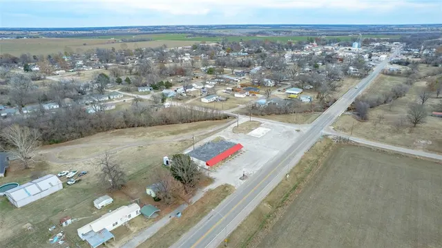 Photo 7 — 1012 6th Street, Maysville, OK 73057