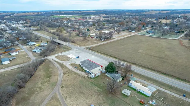 Photo 8 — 1012 6th Street, Maysville, OK 73057