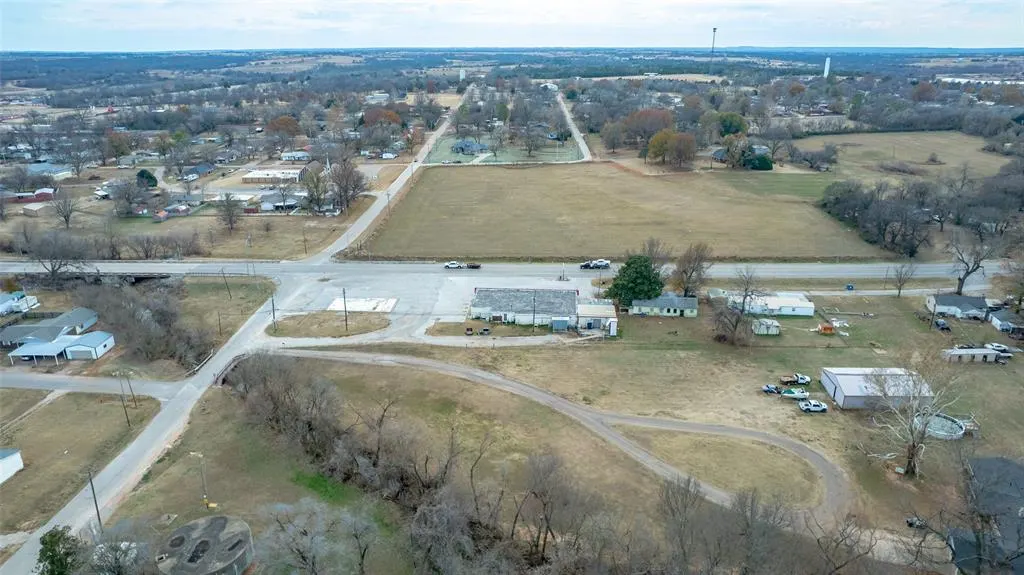 Photo 9 — 1012 6th Street, Maysville, OK 73057
