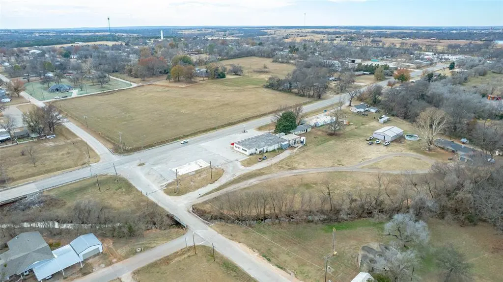 Photo 10 — 1012 6th Street, Maysville, OK 73057
