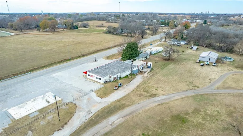 Photo 11 — 1012 6th Street, Maysville, OK 73057