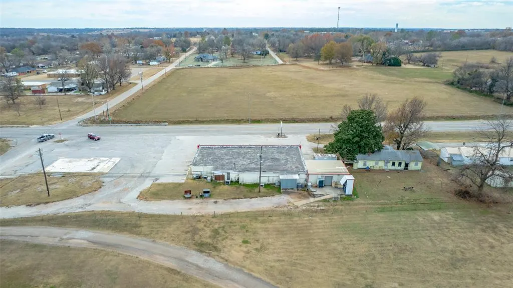 Photo 12 — 1012 6th Street, Maysville, OK 73057