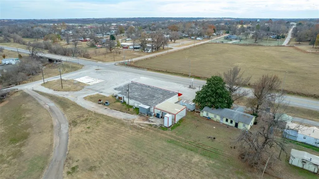 Photo 13 — 1012 6th Street, Maysville, OK 73057