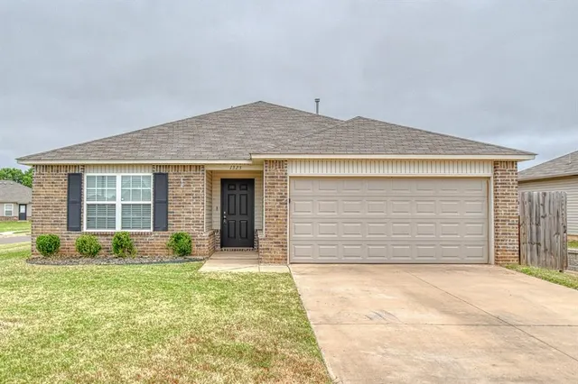 Front exterior — 1325 Quartz Place, Noble, OK 73068