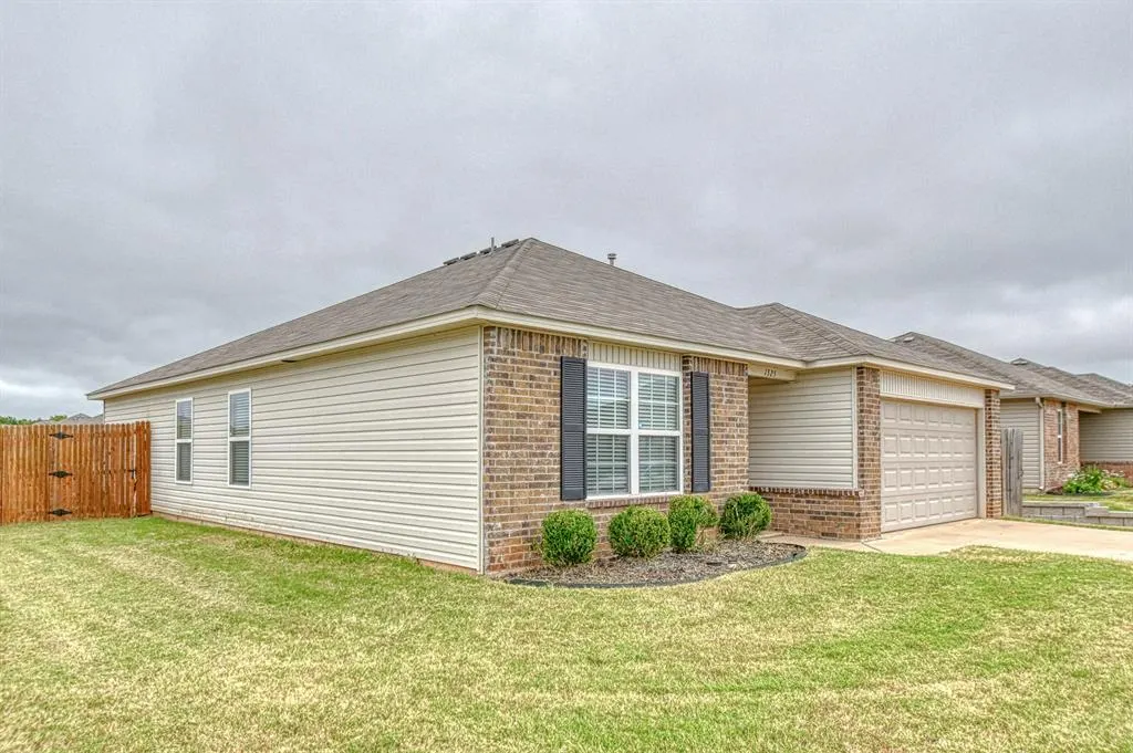 Photo 2 — 1325 Quartz Place, Noble, OK 73068